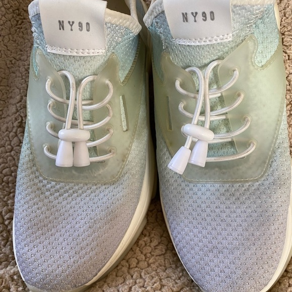 Steve Madden Myle NY 90 Iridescent Blue Multicolor Sneakers, Size 8 Medium - Picture 2 of 11